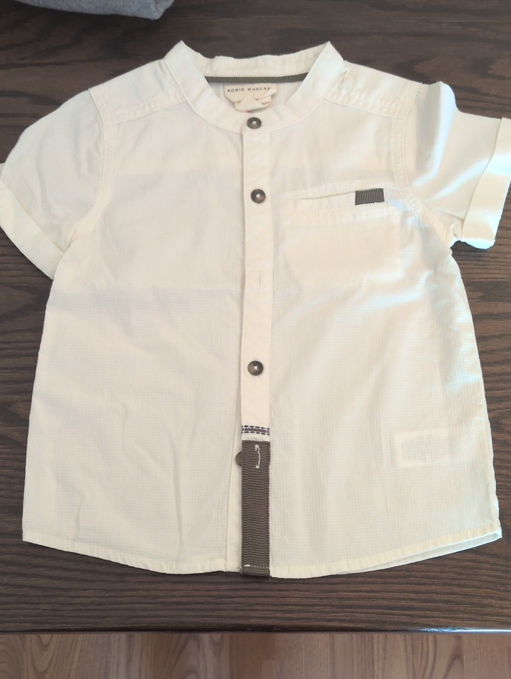 Rorie Whelan Off-white Short-Sleeve Button Down Kids Shirt. Size 3T